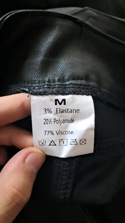 Pantalones de cuero sintético negros talla M - miniatura 3