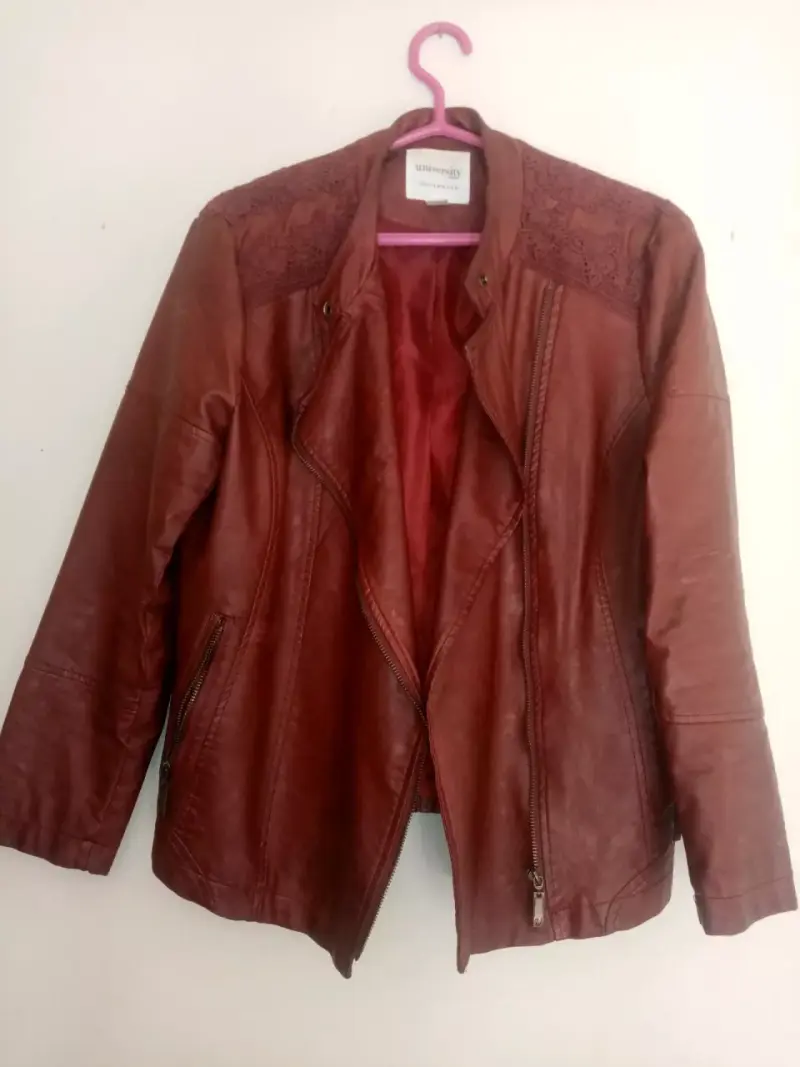 Chaqueta de cuero sintético burdeos para mujer - 1
