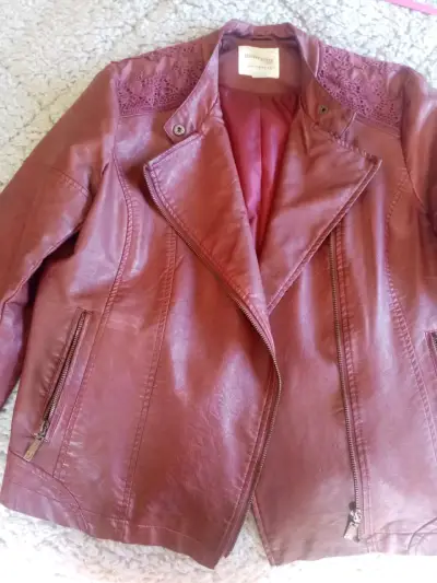Chaqueta de cuero sintético burdeos para mujer - miniatura 3