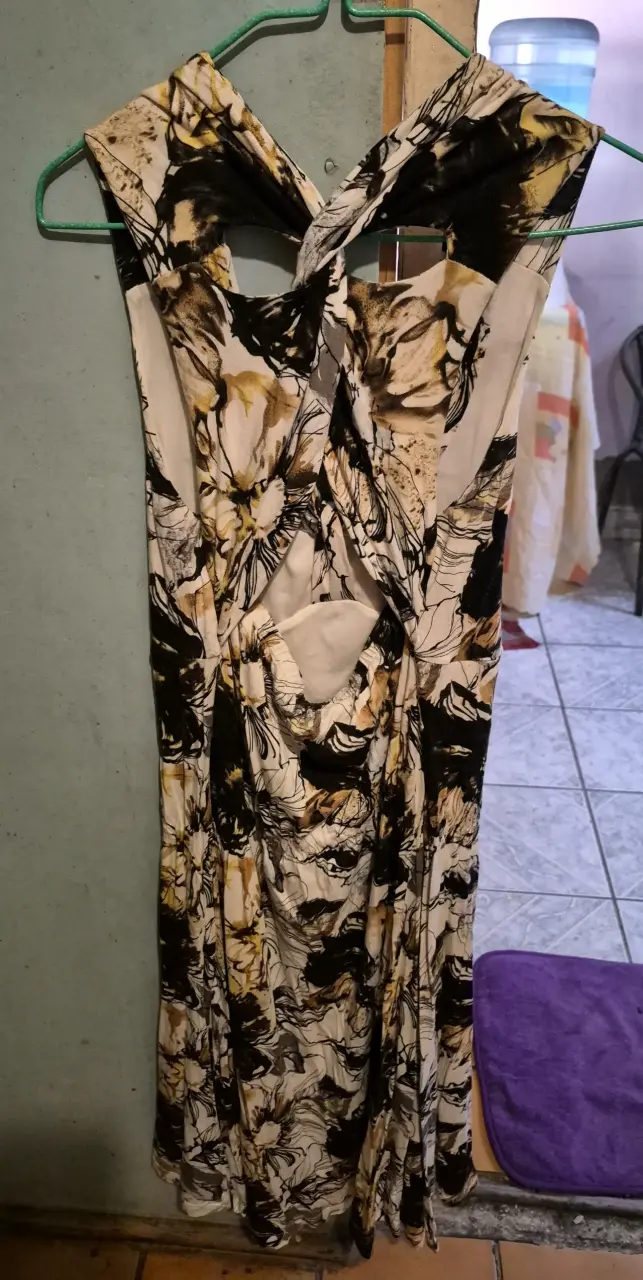 Vestido largo floral con diseño cruzado - 3