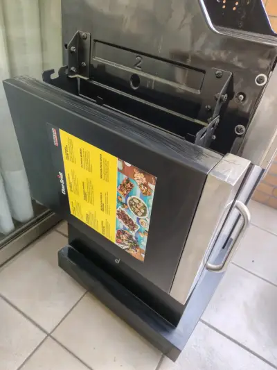 Parrilla a gas Char-Broil con termómetro integrado - miniatura 2