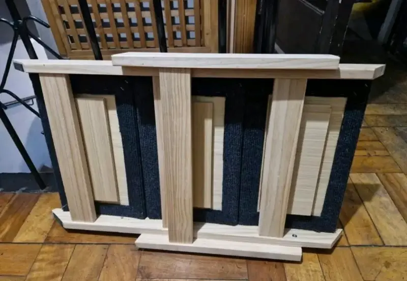 Escalera plegable de madera con alfombra - 2