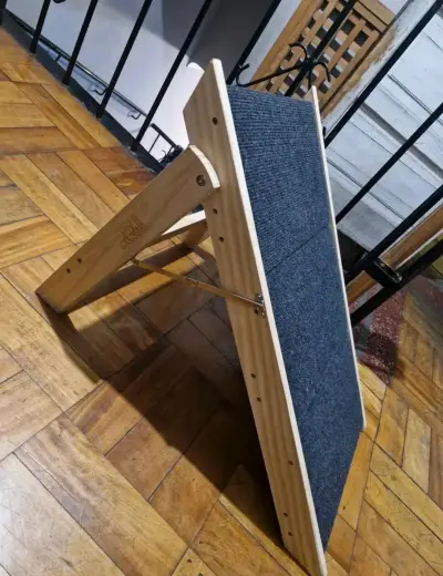 Escalera plegable de madera con alfombra - miniatura 4