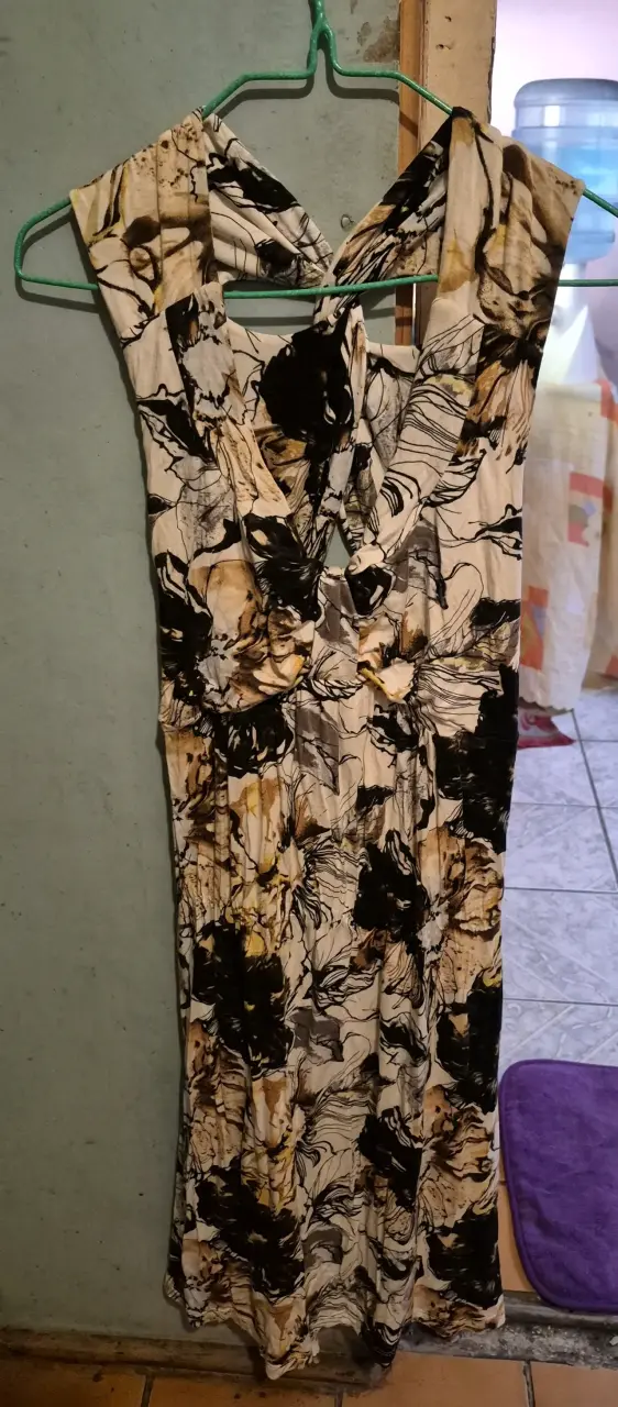 Vestido largo floral con diseño cruzado - 4