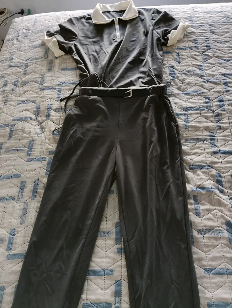 Conjunto de ropa femenina variada - 3