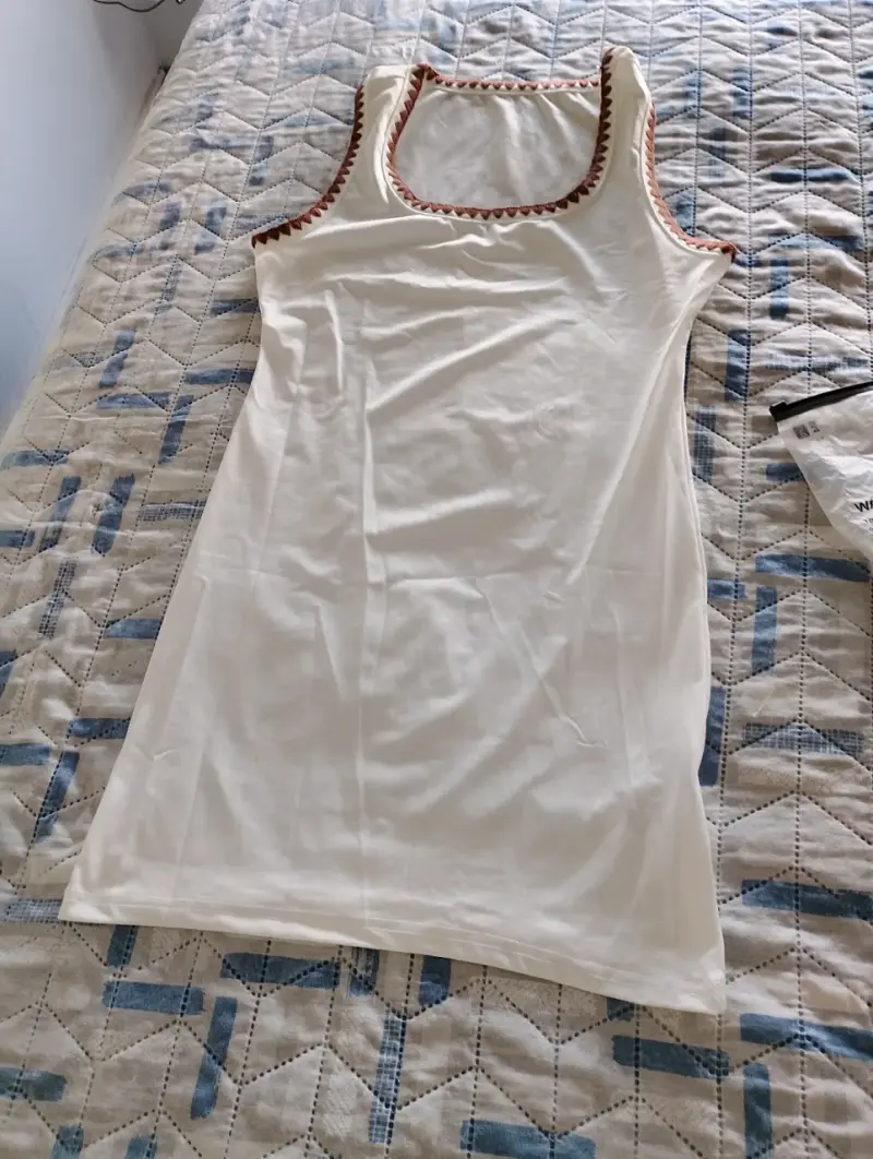 Conjunto de ropa femenina variada - 4
