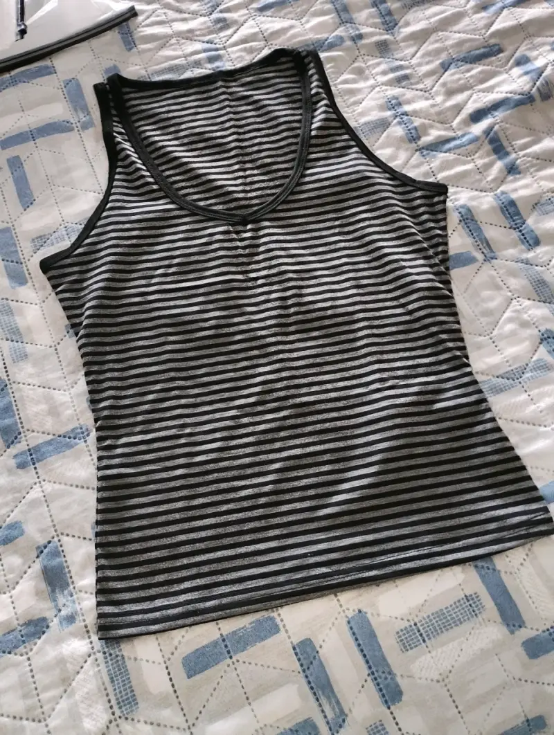 Conjunto de ropa femenina variada - 5