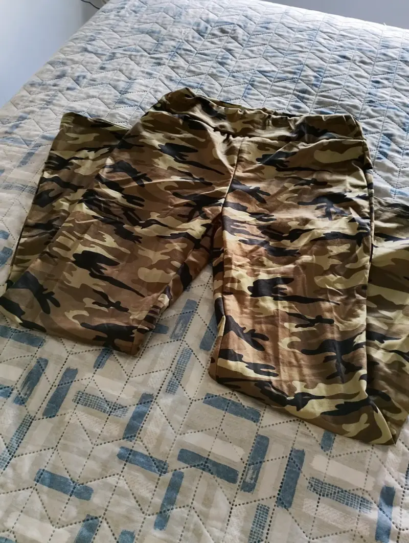 Conjunto de ropa femenina variada - 6