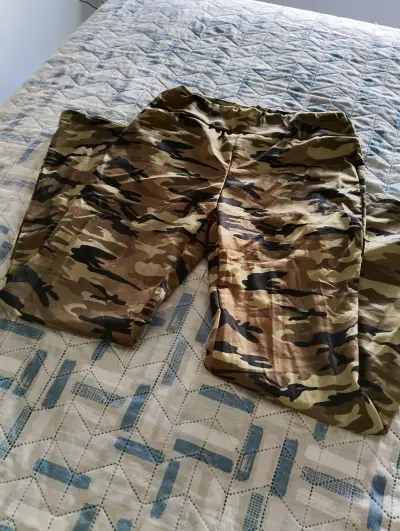 Conjunto de ropa femenina variada - miniatura 6