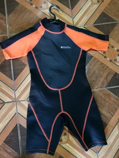 Traje de neopreno para niños negro y naranja - miniatura 2