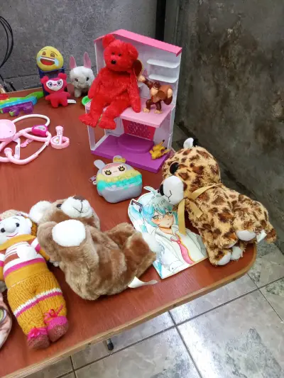 Lote de juguetes peluche y accesorios para niños - miniatura 2