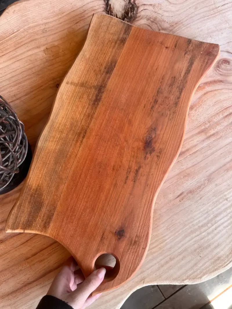 Tabla de picoteo de madera artesanal - 2
