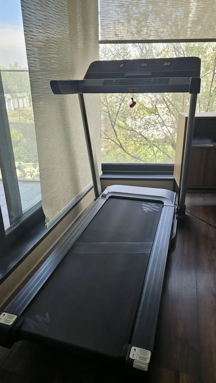 Caminadora eléctrica plegable con inclinación ajustable - 1