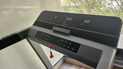 Caminadora eléctrica plegable con inclinación ajustable - miniatura 5