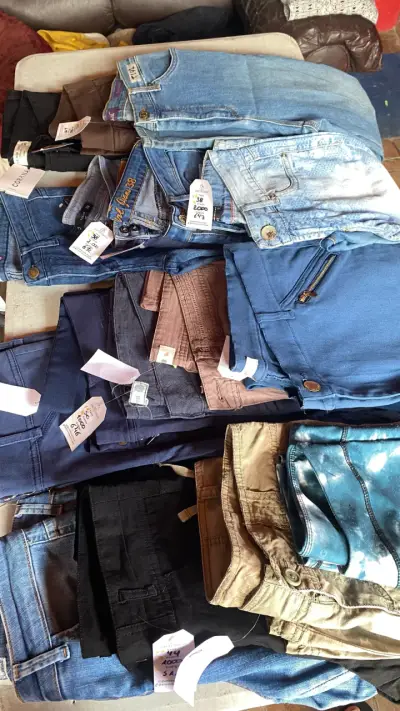 50 prendas Lote de pantalones y jeans para vender - miniatura 3