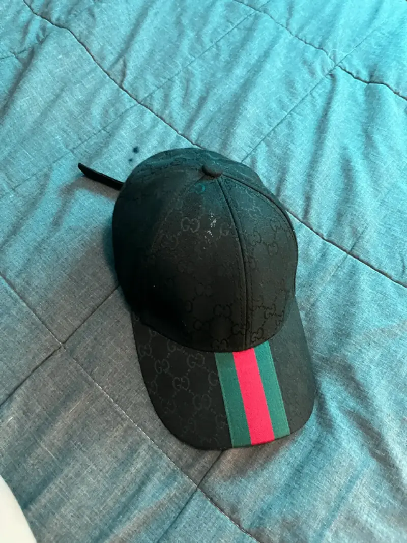 Gorra negra Gucci en buen estado y ajustable - 2
