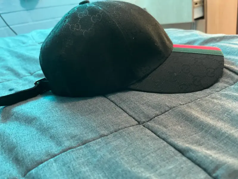 Gorra negra Gucci en buen estado y ajustable - 3