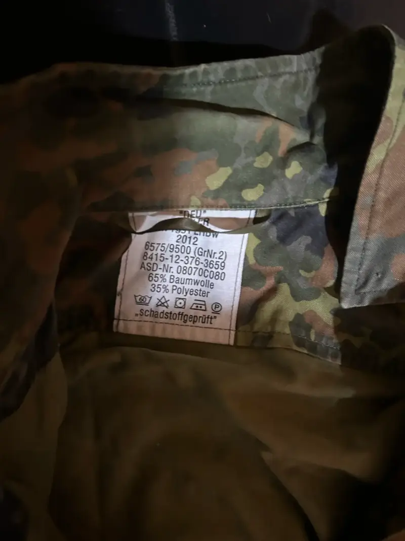 Casco táctico camuflado con accesorios - 6