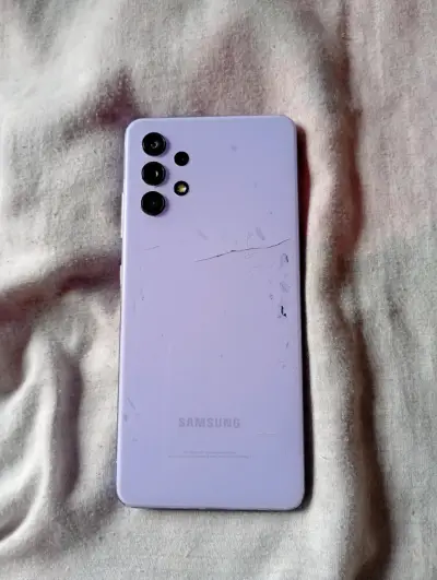 Smartphone Samsung con pantalla grande y triple cámara - miniatura 3