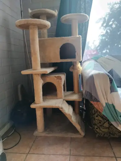 Rascador para gatos con plataformas - miniatura 1