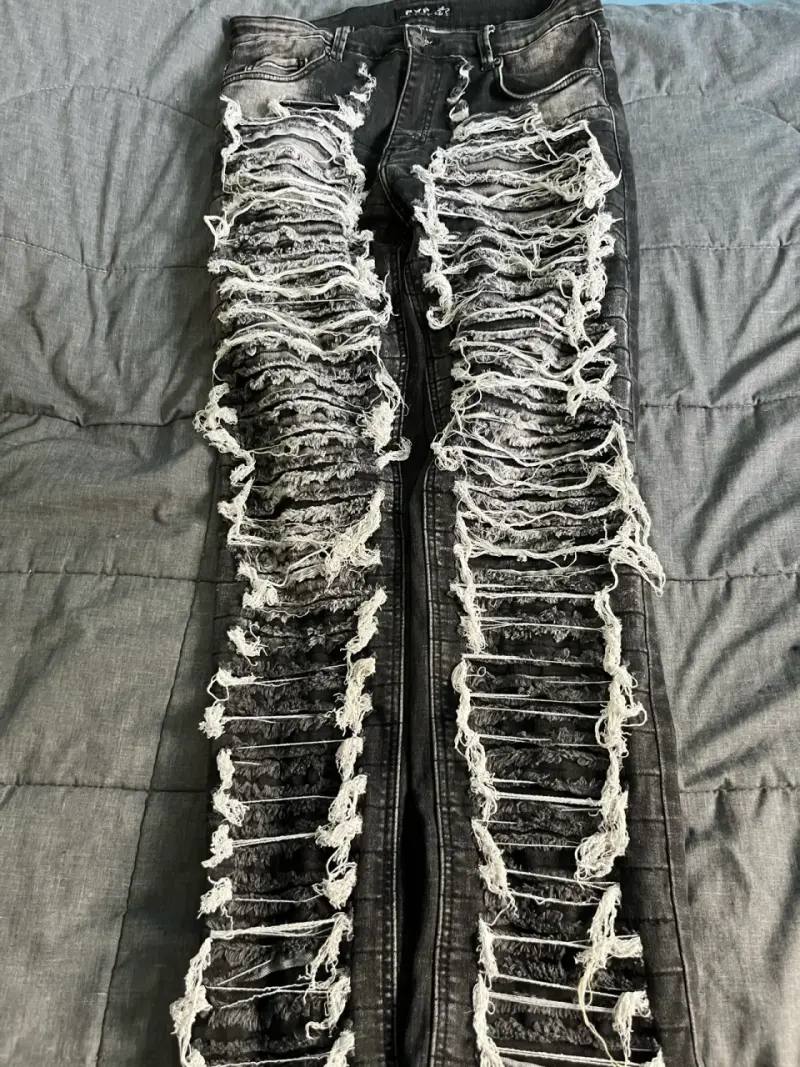 Jeans negros estilo rasgado para hombre - 3