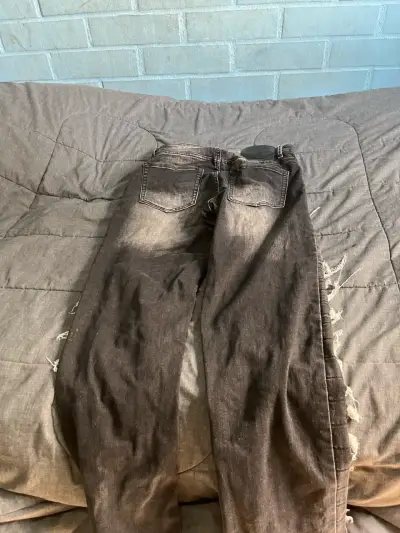 Jeans negros  estilo rasgado para hombre - miniatura 4
