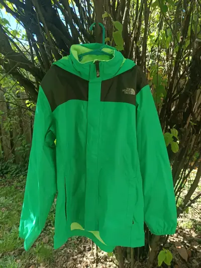 Chaqueta impermeable verde The North Face para niños - miniatura 1
