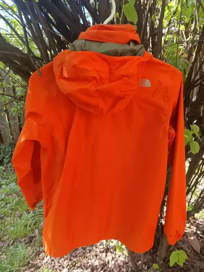 Chaqueta impermeable naranja The North Face para niños - miniatura 3