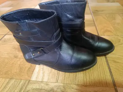 Botines de cuero negro para mujer en buen estado - miniatura 2