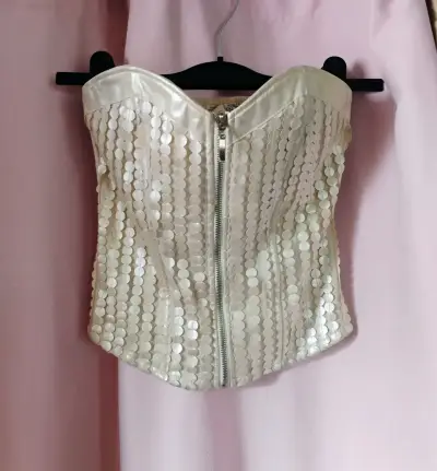 Corset beige con lentejuelas y cierre - miniatura 1