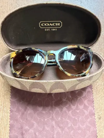 Gafas de sol Coach estilo carey - miniatura 1