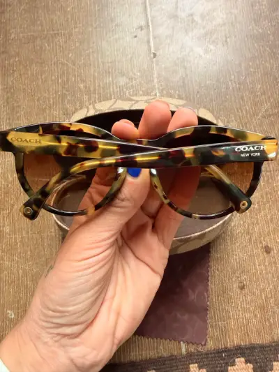 Gafas de sol Coach estilo carey - miniatura 3