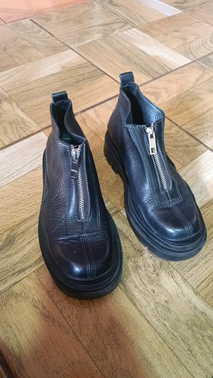 Botines de cuero negro con cierre frontal - 1