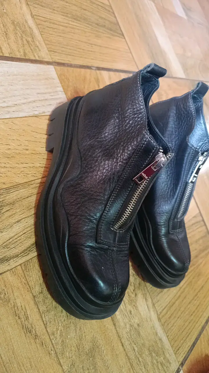 Botines de cuero negro con cierre frontal - 2