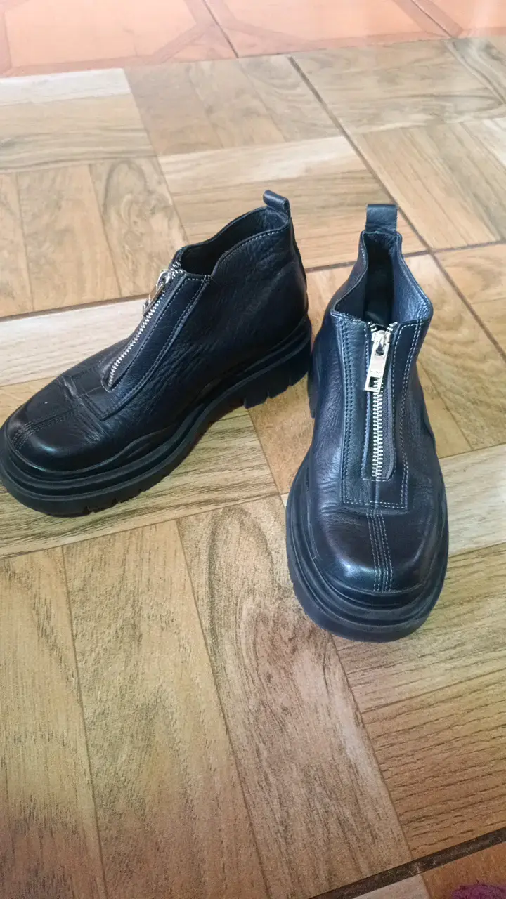 Botines de cuero negro con cierre frontal - 3