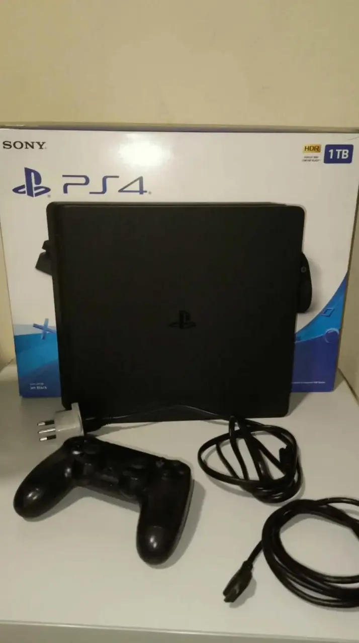 Consola Sony PS4 1TB con control y cables - 1