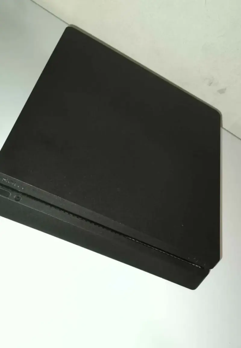 Consola Sony PS4 1TB con control y cables - 2
