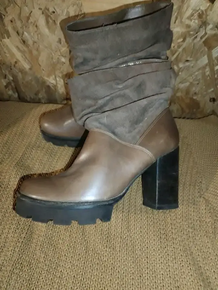 Botines de cuero marrón con tacón alto - 1