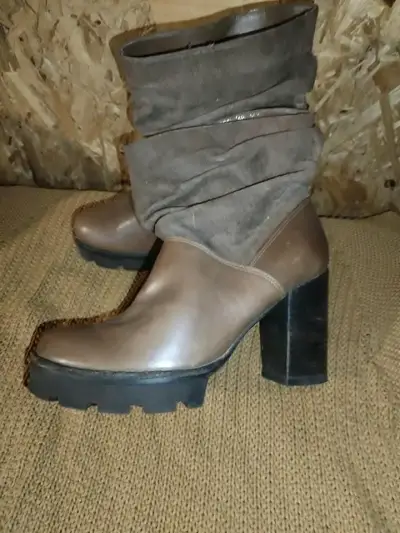 Botines de cuero marrón con tacón alto - miniatura 1