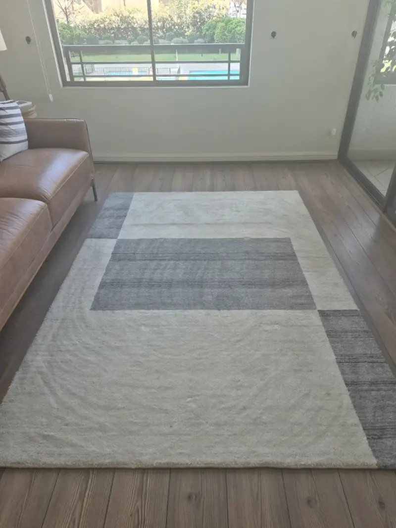 Alfombra moderna gris y beige para sala - 2