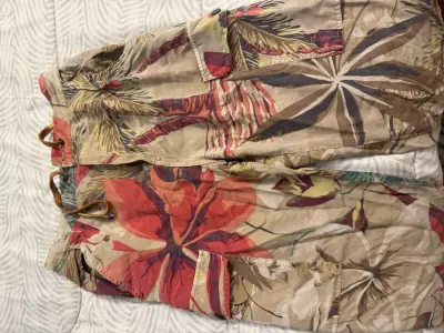 Pantalones cargo estampados tropicales Desigual - miniatura 3
