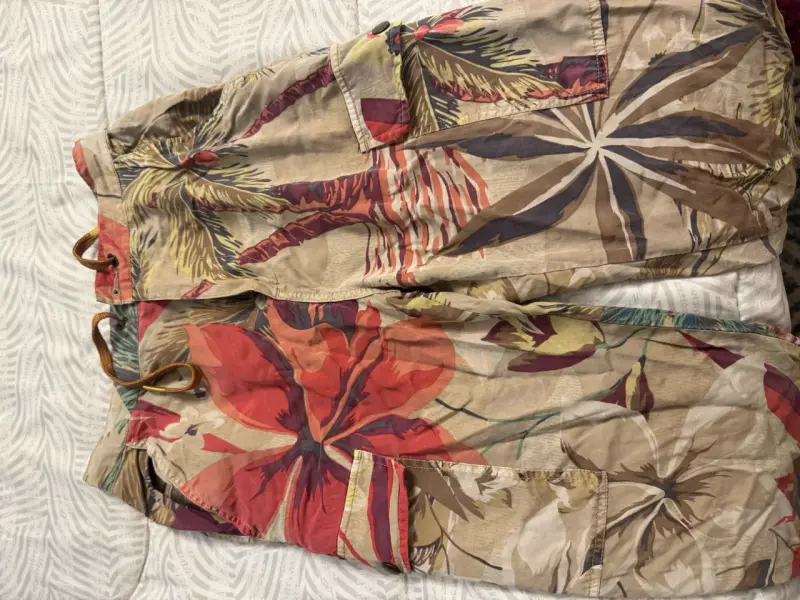 Pantalones cargo estampados tropicales Desigual - 4
