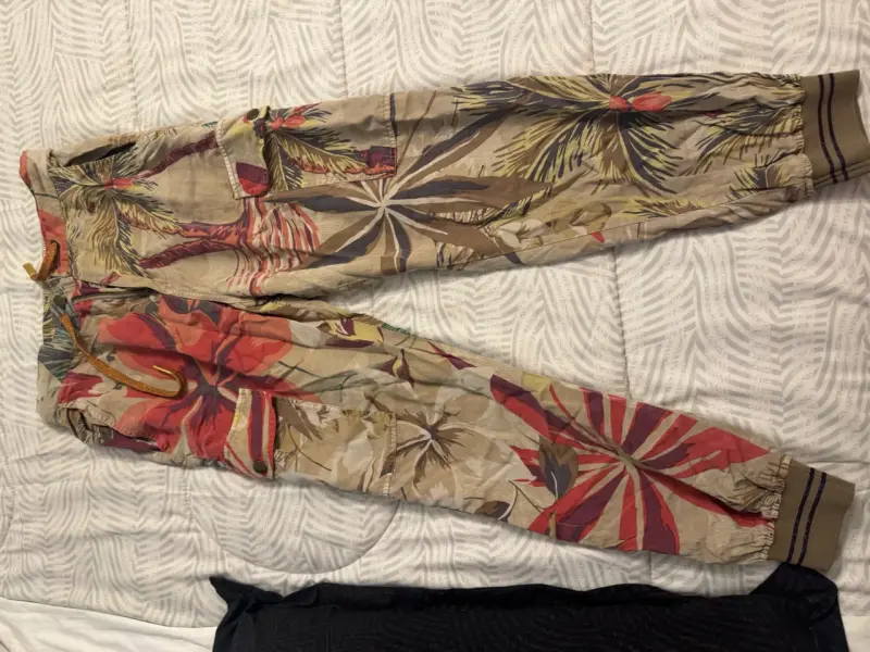 Pantalones cargo estampados tropicales Desigual - 5