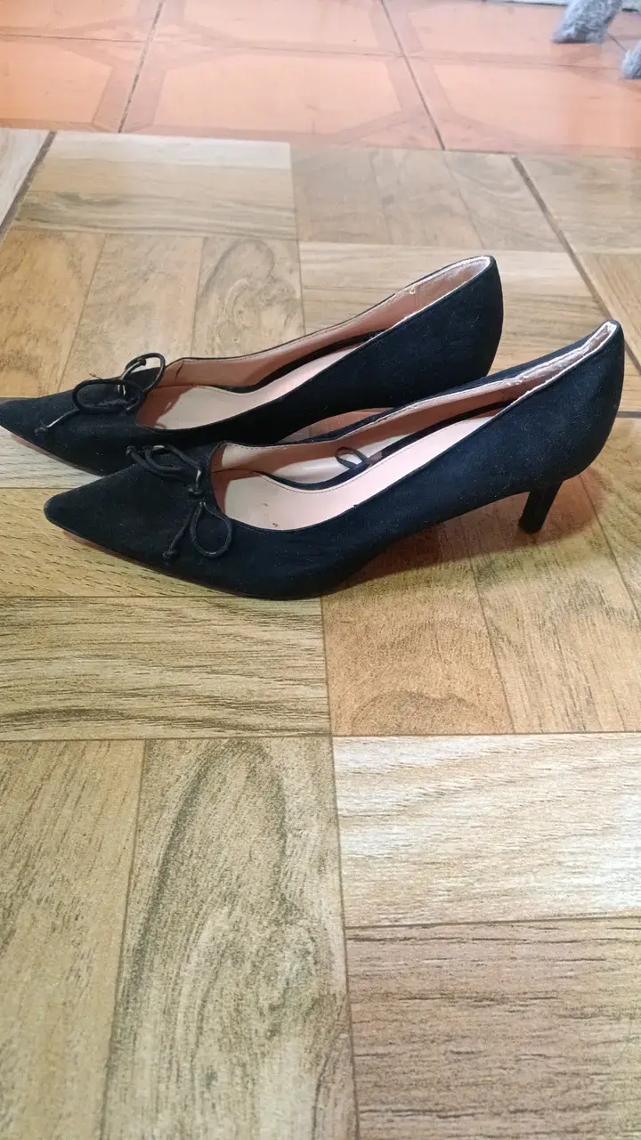 Zapatos de tacón negro con lazo Trafaluc - 3