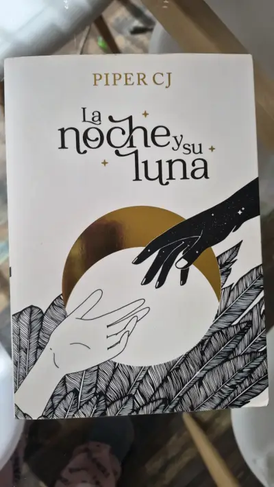 Libro 'La Noche y Su Luna' de Piper CJ - miniatura 1