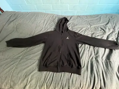 Polerón con capucha Jordan negro para hombre - miniatura 1
