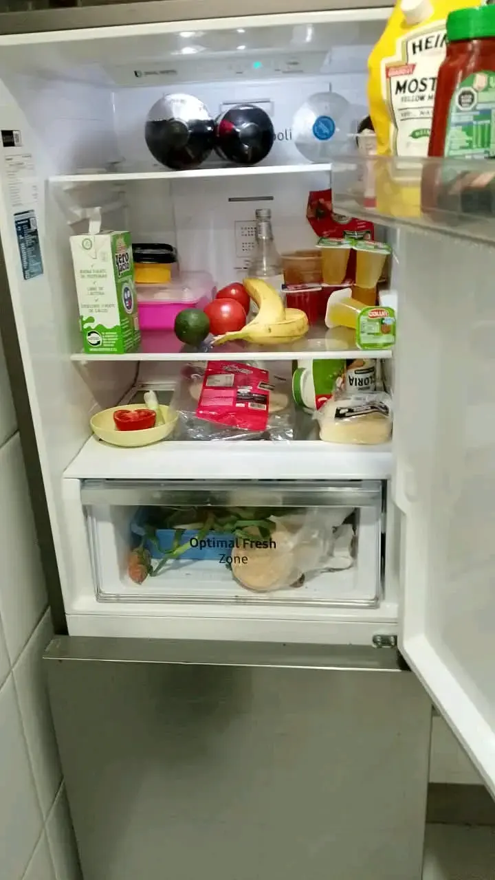 Refrigerador Samsung de acero inoxidable con congelador inferior - 3