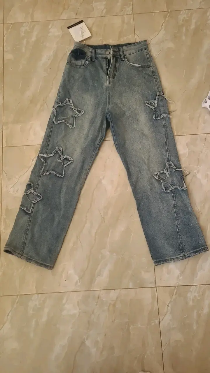 Jeans de mezclilla con diseño de estrellas