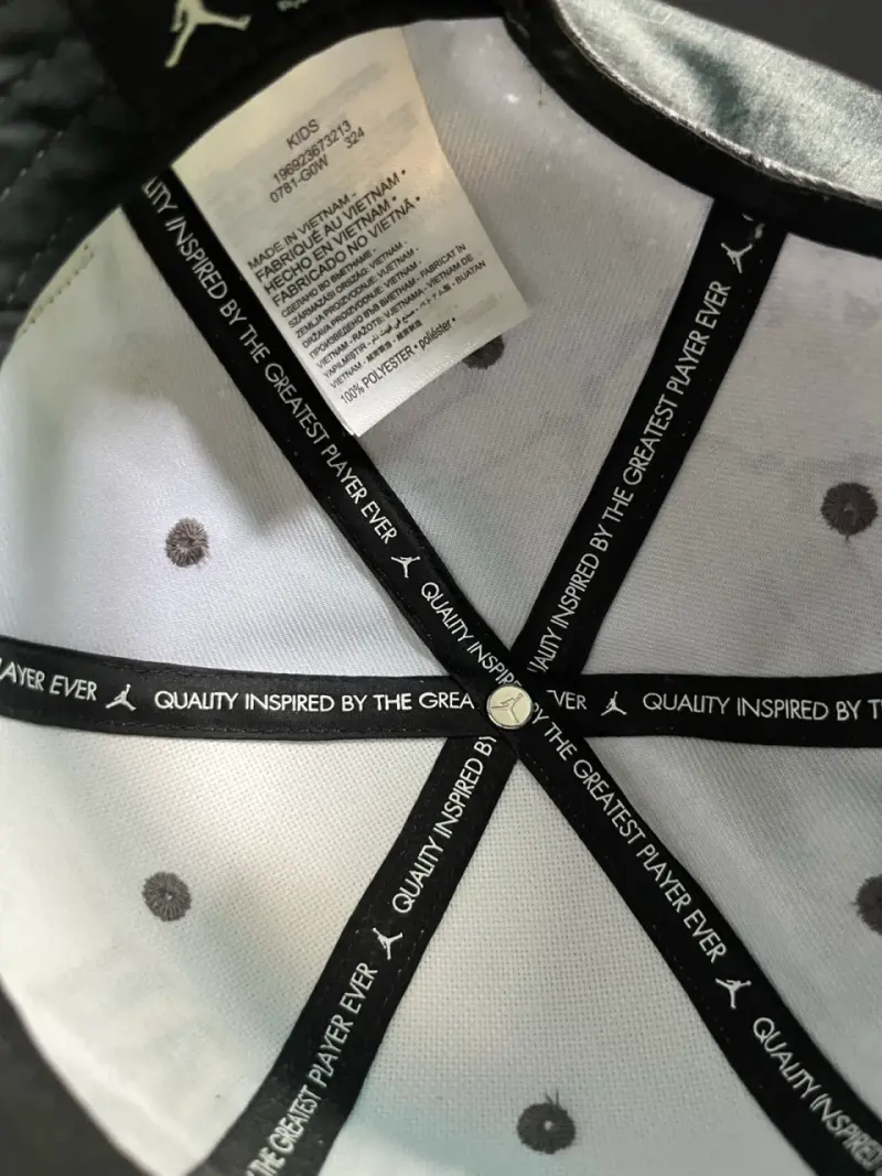 Gorra Jordan 23 para niños en color gris - 4
