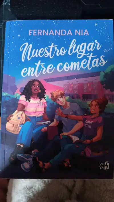Libro'Nuestro lugar entre cometas' de Fernanda Nia - miniatura 1
